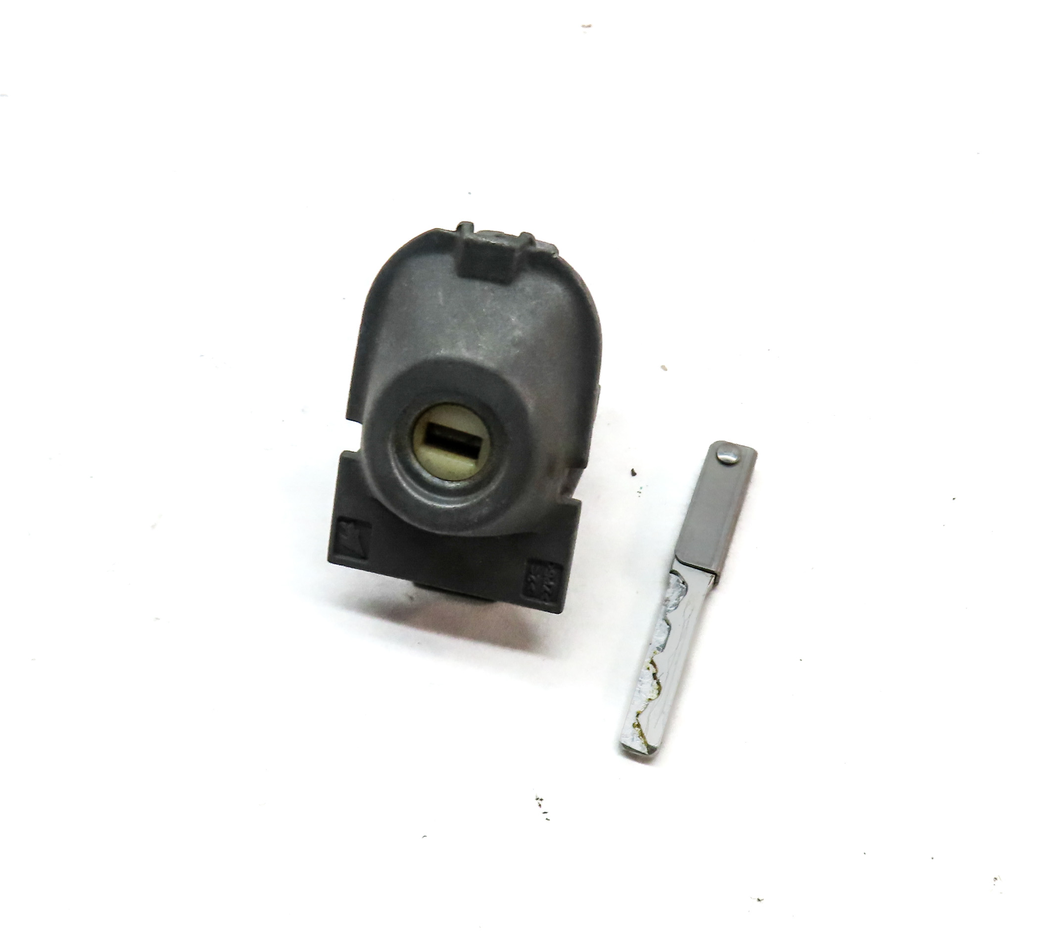 2016 LAND RANGE ROVER (L405) FRONT LEFT DRIVER DOOR HANDLE LOCK CYLINDER w/KEY — exact item pictured